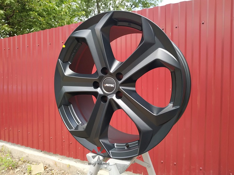 AUTEC Xenos Schwarz matt